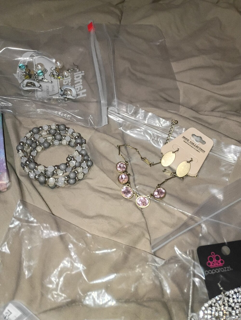 Mixed Jewelry Lot - 30 Pieces - Picture 5 of 8